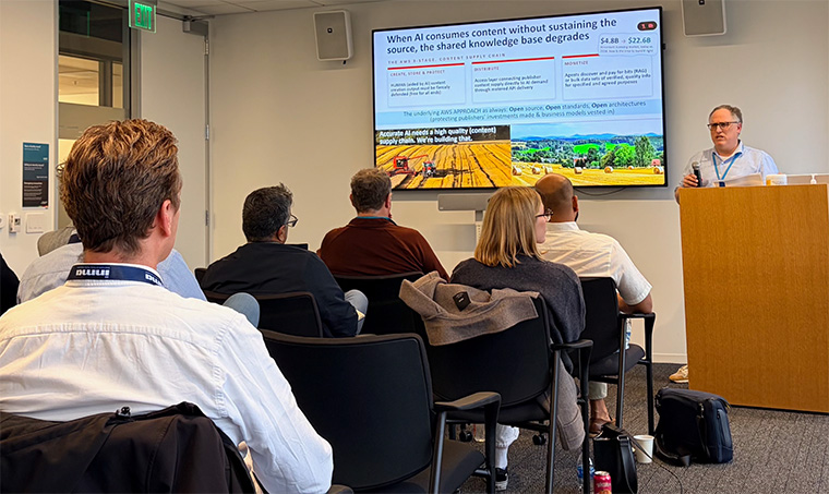 Eyal Knoll Wel Roth, EMEA industry specialist for monetisation in media at AWS, speaks to INMA study tour attendees on Wednesday.
