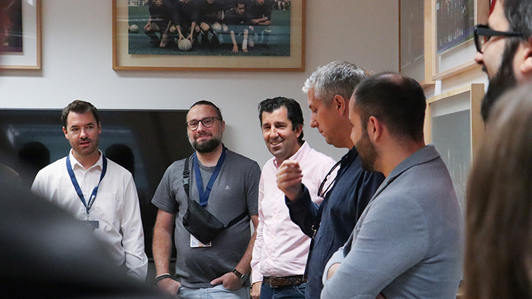 Tomás de Cos, deputy director of strategy at Diario AS (center), speaks with INMA attendees during the study tour stop.